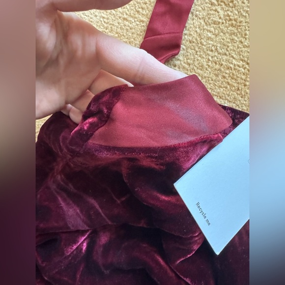 💋NWT Reformation Malika Velvet Top - Picture 3 of 7
